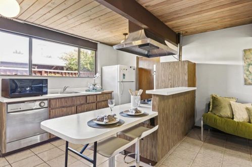 1103 Homestead Rd, Sunnyvale CA  94087-5156 exterior