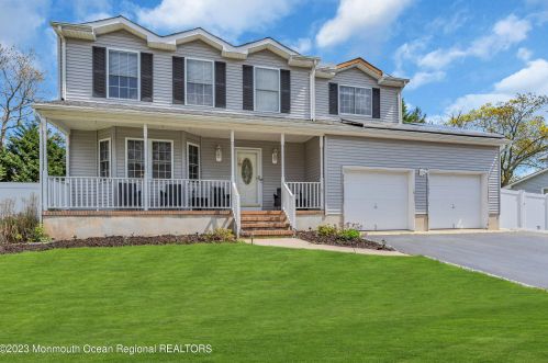 121 Jefferson Dr, Bricktown, NJ 08724-3209