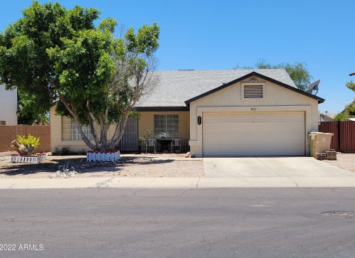 8923 Ocotillo Rd, Glendale, AZ 85305-2055