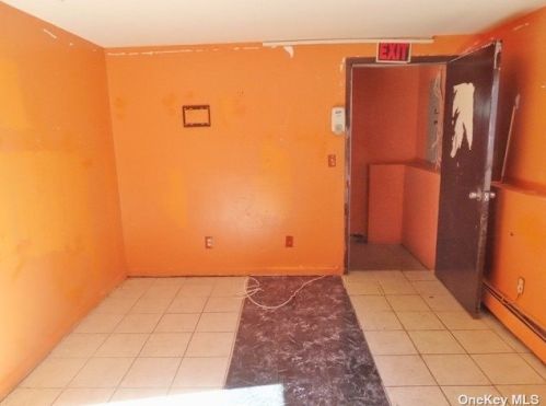 233 Rushmore St, Westbury NY  11590-3822 exterior