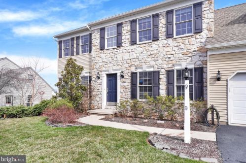 9 Coach Dr, Schoeneck, PA 17578-9355