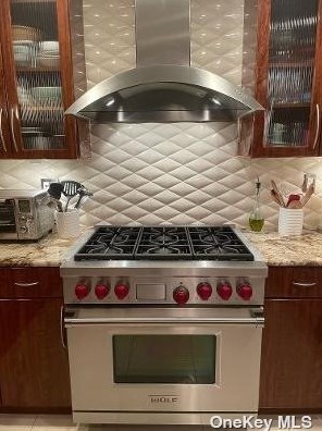 272 Knollwood Ln, Seaford NY  11783-1025 exterior