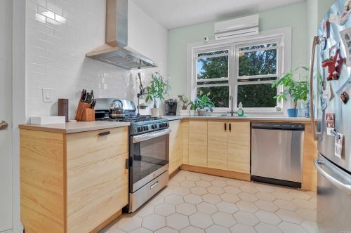 21-13 24th Rd, Long Island City, NY 11102-3450