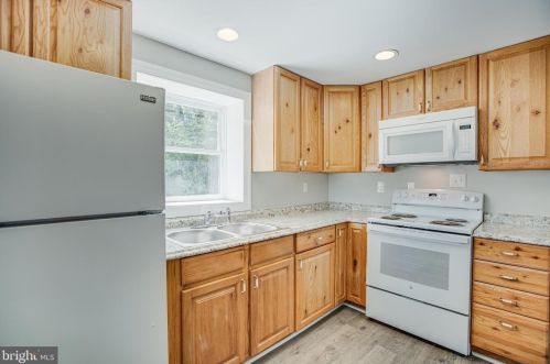 10600 Woodland Dr, Fredericksburg VA  22407-7759 exterior