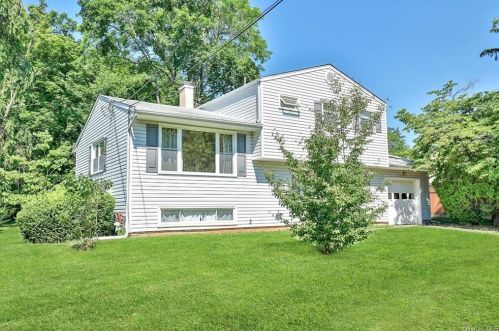 54 Chestnut Oval, Orangeburg, NY 10962-1404