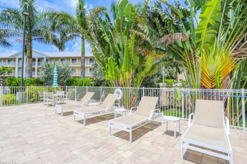 3061 Sandpiper Bay Cir, Naples, FL 34112-5607
