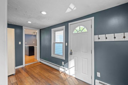 27 Main St, Newton NH  03858-3306 exterior