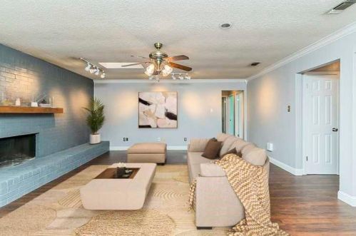 8509 Crestview Dr, Fort Worth, TX 76182-6108