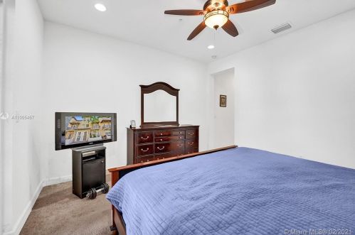 460 147 Ave, Hollywood FL 33027-6104 exterior