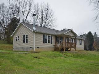 481 Katie Dr, Hendersonville, NC 28792-3109