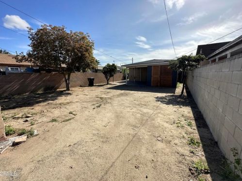 307 Roosevelt Ave, Oxnard CA  93030-3630 exterior