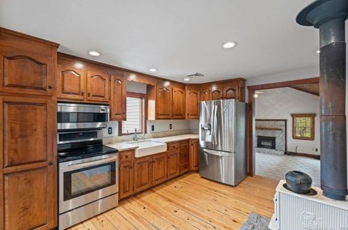 1305 Main St, Wapping CT  06074-2454 exterior