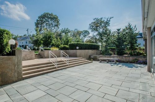 1028 Farmington Ave, Hartford CT  06107-2118 exterior