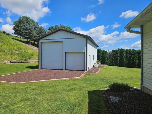 907 Dogwood Rd, Walnutport PA 18088-9570 exterior