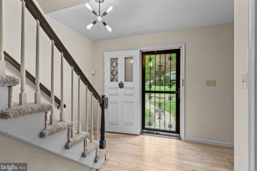 15 Hills Dr, Swatara, PA 17033-2022