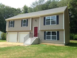 67 Fielding Dr, Uncasville, CT 06382-1401