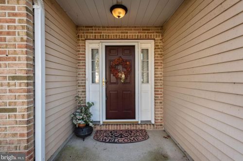 708 Cascade Dr, Mount Laurel, NJ 08054-4956