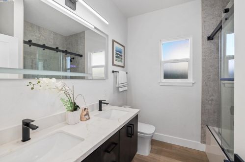 841 58th St, Oakland CA  94608-1403 exterior
