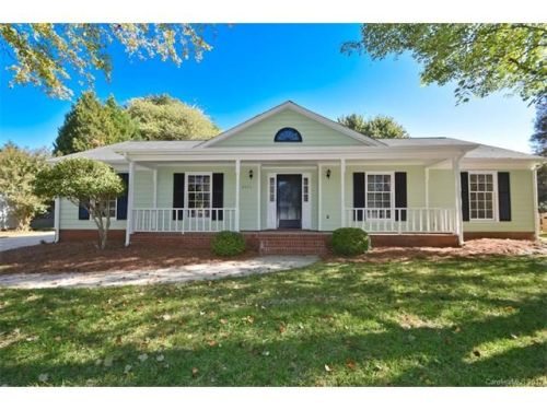 2441 Oberbeck Ln, Charlotte NC  28210-5868 exterior