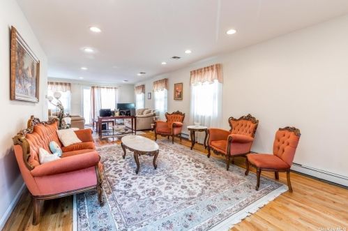 3987 Clark St, Seaford, NY 11783-2106