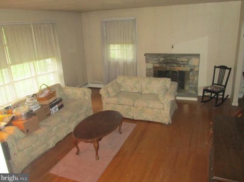 7 Wren Dr, Southampton, PA 18966-1932