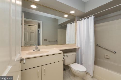 817 Roundtree Pl, Lawrence Township NJ  08648-2538 exterior