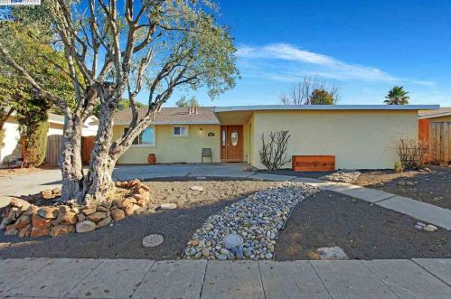 4875 Primrose Ln, Livermore, CA 94551-1431
