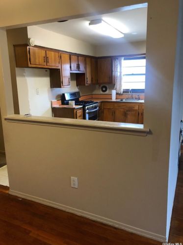 89 Hendrickson Ave, Floral Park NY  11003-1205 exterior