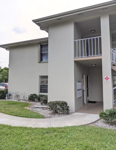 6 Lake Vista Trl, Fort Pierce, FL 34952-6393