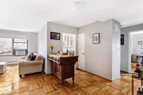 2141 34th Ave, Long Island City, NY 11106-4363