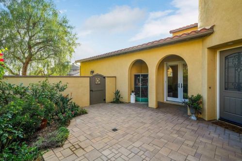 1050 Straightaway Ct, Oceanside CA  92057-1949 exterior