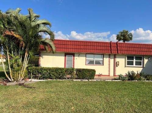 73 Seville F, Delray Beach FL  33446-2104 exterior