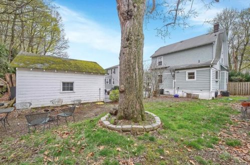 2 Riverside Dr, Airmont NY  10901-5703 exterior