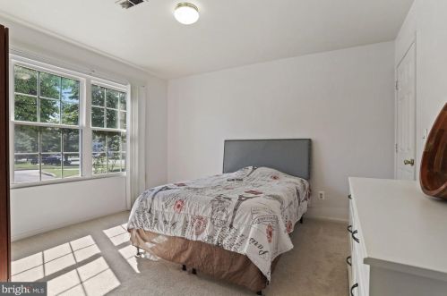 605 Warrenton Ter, Leesburg VA  20176-2466 exterior