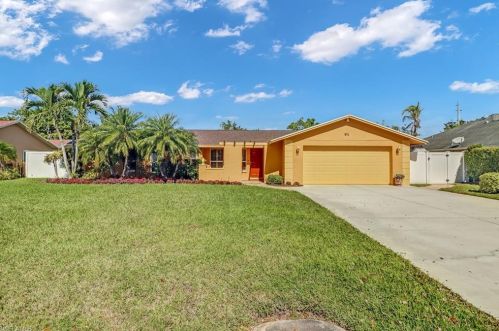 91 Willoughby Dr, Naples, FL 34110-1359