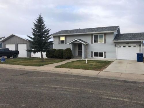 1659 4th Ave, Dickinson, ND 58601-3332