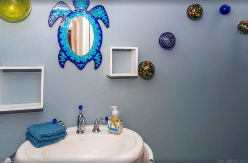 3845 Bayside Ln, San Diego CA 92109-7231 exterior