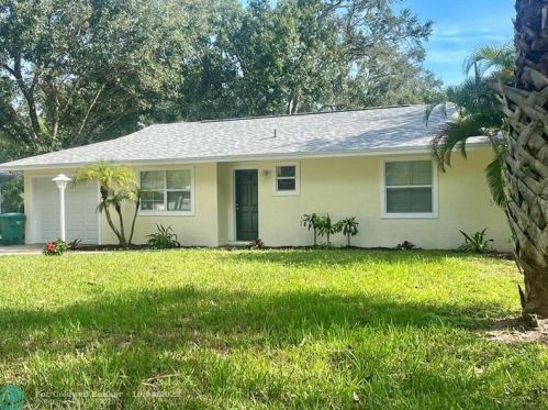 7907 Lakeside Way, Fort Pierce, FL 34951-1979