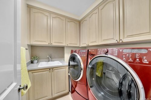 6471 Morningside Dr, Huntington Beach CA  92648-6106 exterior