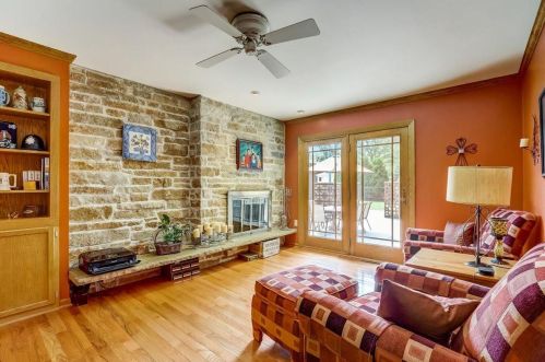 5237 20th St, Milwaukee WI 53233-2548 exterior