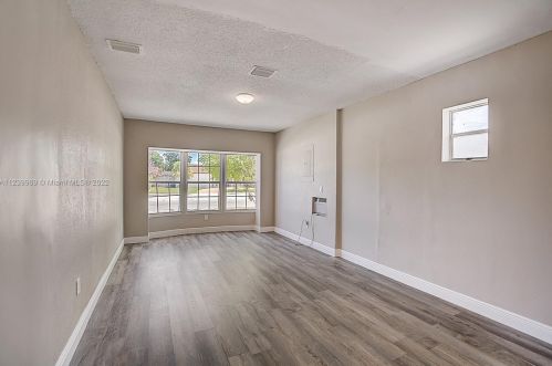 5730 199 St, Hialeah FL  33015-4933 exterior