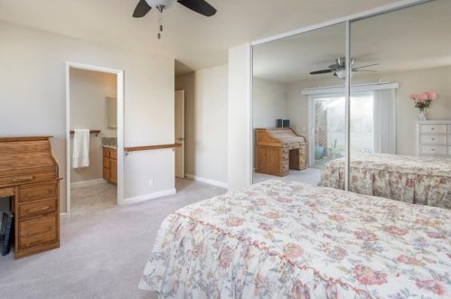 19032 Avenue Of The Oaks, Santa Clarita CA  91321-1444 exterior