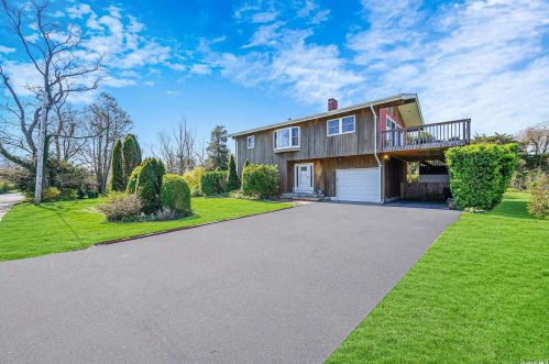 295 Vista Pl, Nassau Point, NY 11935-1816