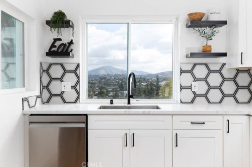 4393 Date Ave, La Mesa CA  91941-6412 exterior