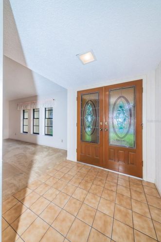 124 Mayfair Cir, Palm Harbor, FL 34683-5820