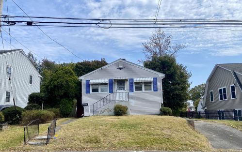 582 Light St, Stratford, CT 06614-4657