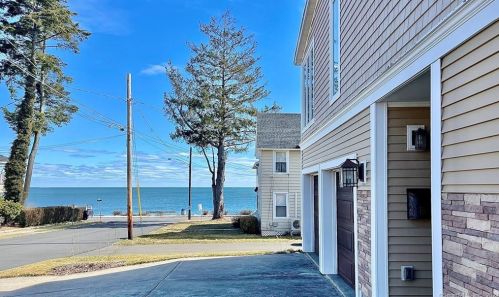 3 Devol St, Milford, CT 06460-8107