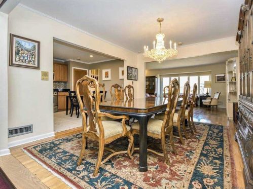 903 Gloucester Ct, Westbury NY  11590-5301 exterior