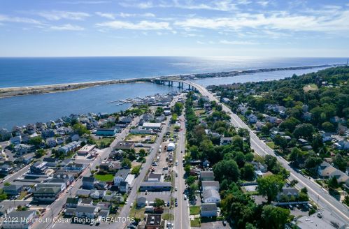 39 Shore Dr, Monmouth Hills NJ  07732-1027 exterior