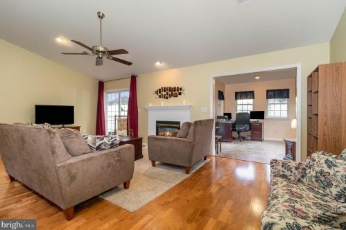 42 Keswick Dr, Navy Sup Dpt, PA 17050-7948
